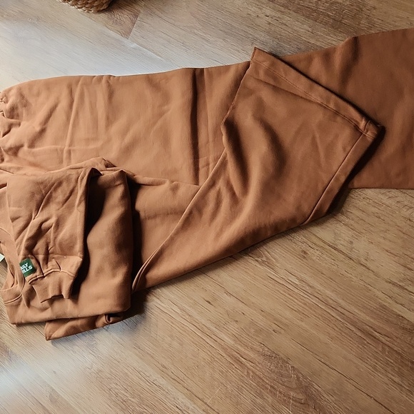 NWT Daily Drills Fleece Set: Oversized Crew And Pants Both XS/S Mousse Color - Picture 7 of 8